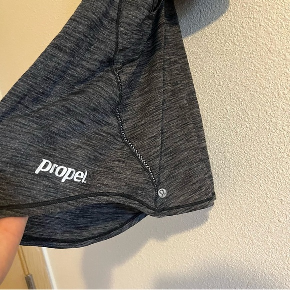 Lululemon Heathered Gray / Black On Track Singlet Tank Size 8 - Picture 7 of 12